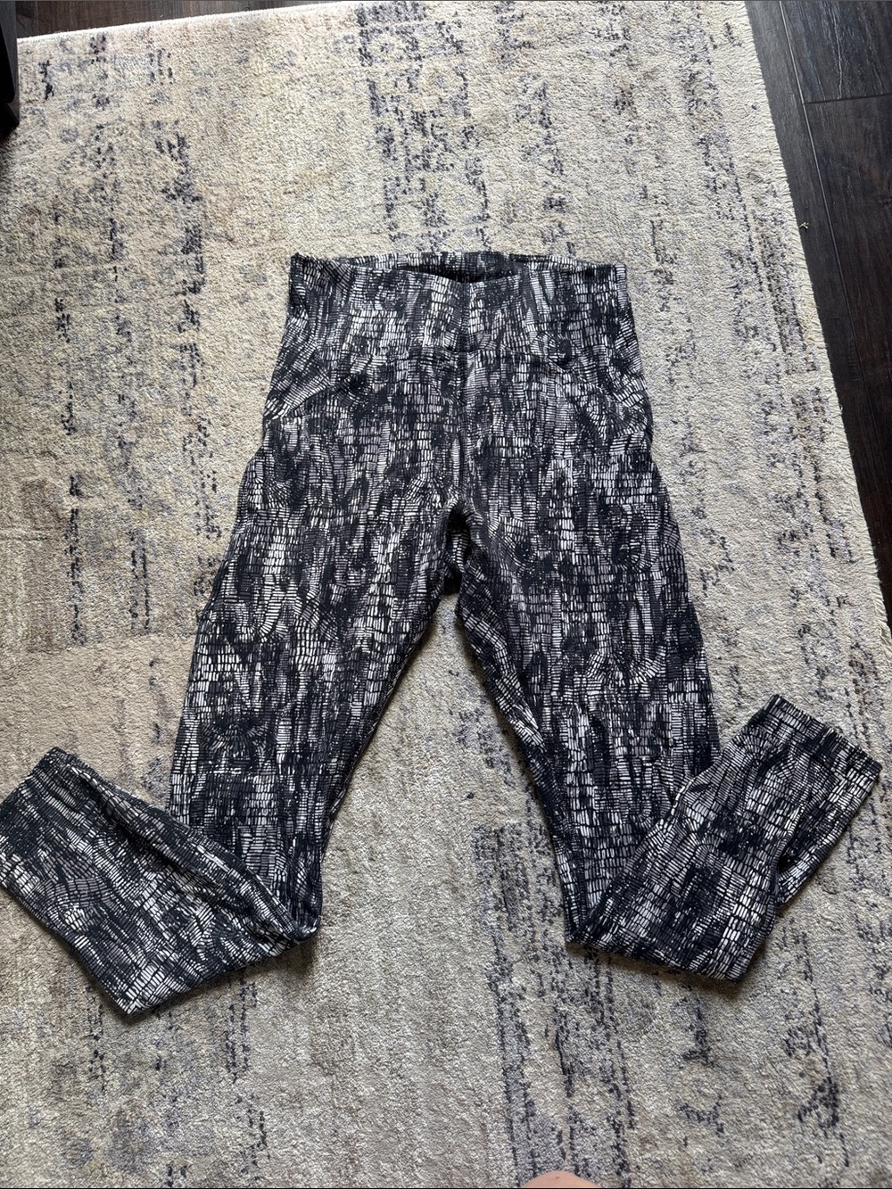 Lululemon Black & White Abstract Print Leggings